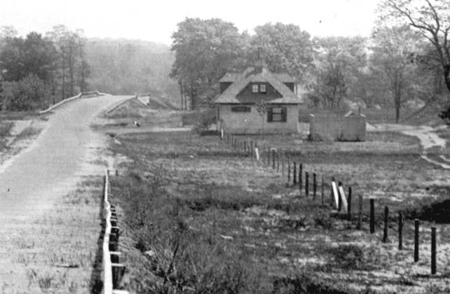 Roslyn Toll Lodge and Roslyn Road LIMP Bridge
