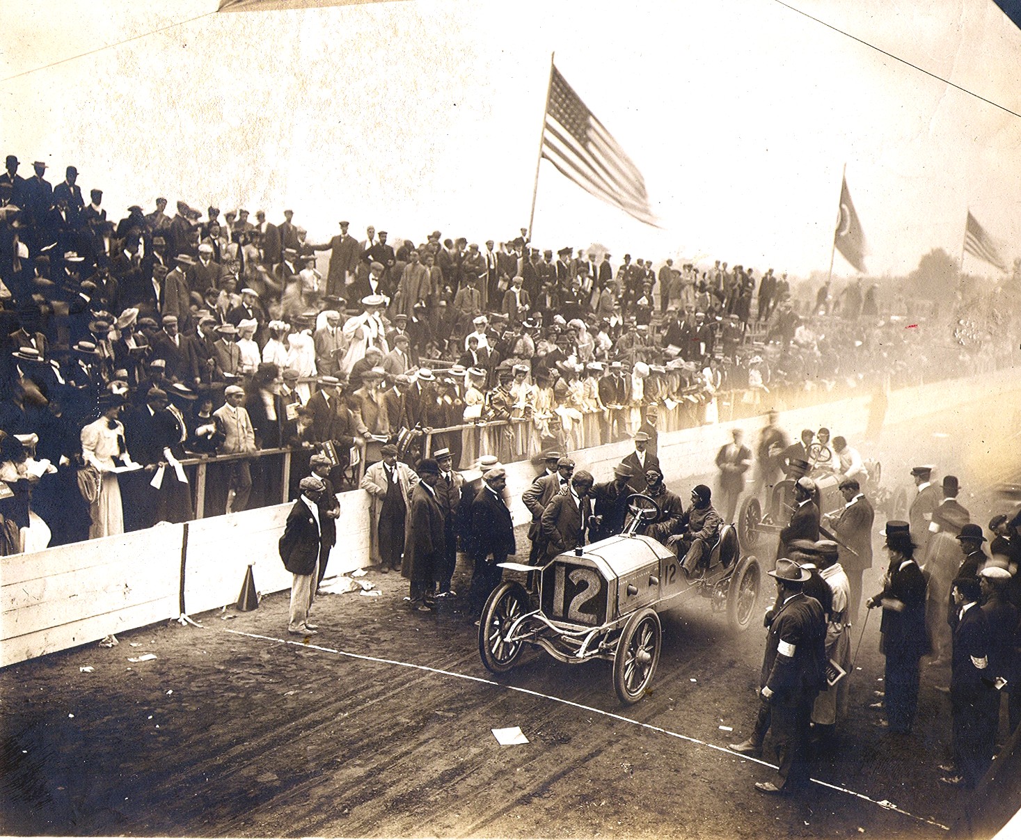 1906 American Elimination Trial #12 Locomobile at Start