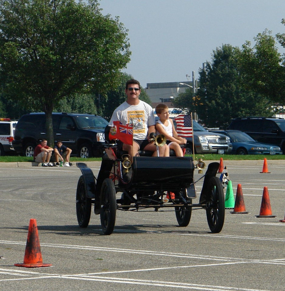 A 1902 Oldsmobile at the Roosevelt Gymkhana and Concours on September 14, 2008
