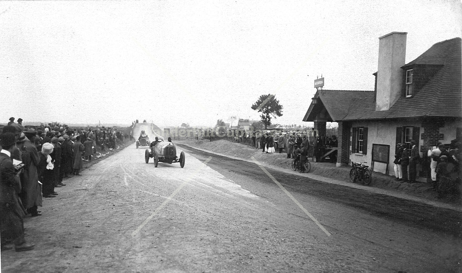 1910_vanderbilt_cup_race_5_benz_at_massapequa_lodge