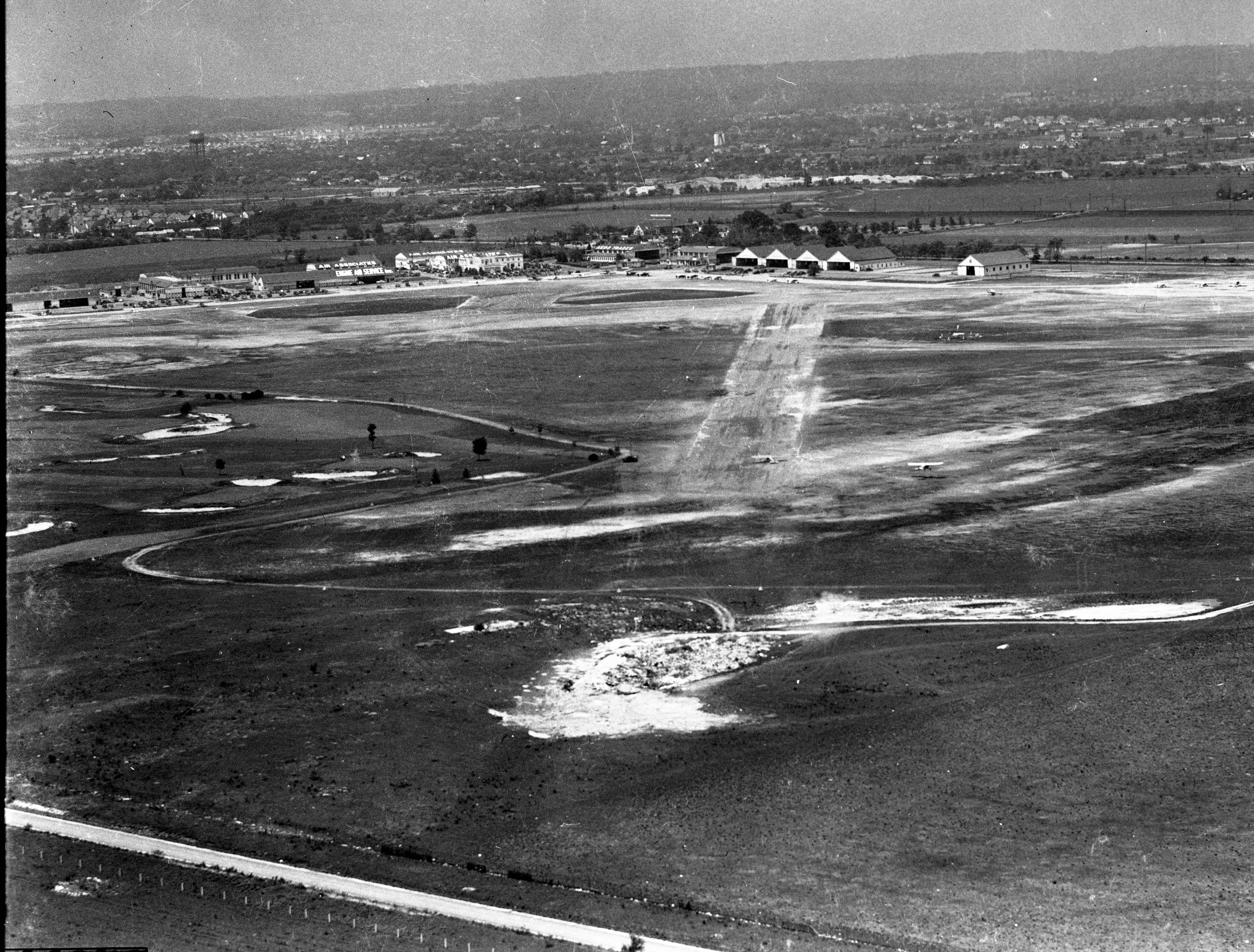 Roosevelt Field looking northwest (circa 1940) - image
