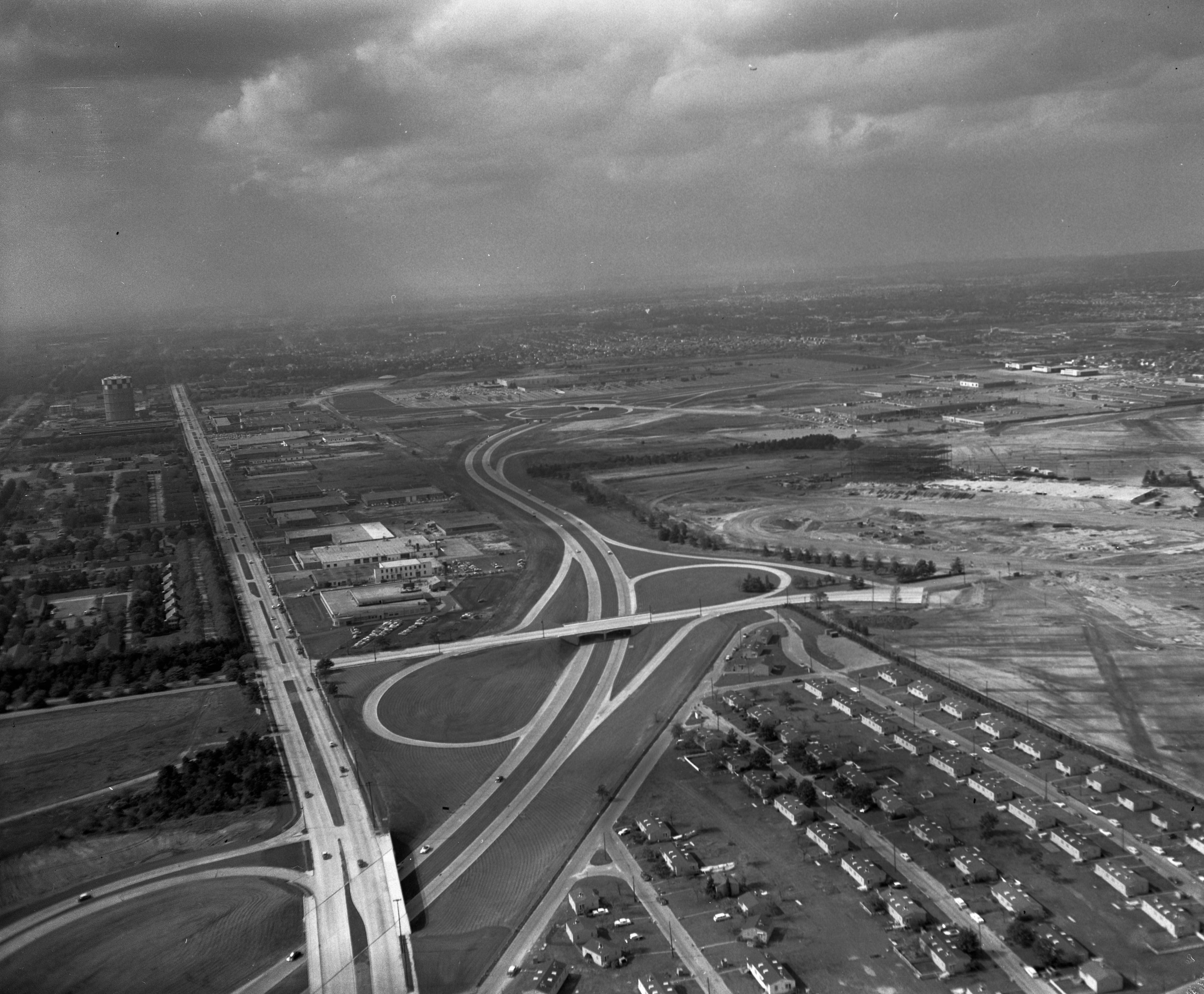 Stewart Avenue and Meadowbrook Parkway looking west (October 1956) - image