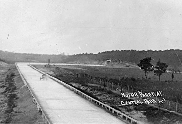 Bethpage Newsgram & Mid-Island Times: Vanderbilt Cup Races through Bethpage