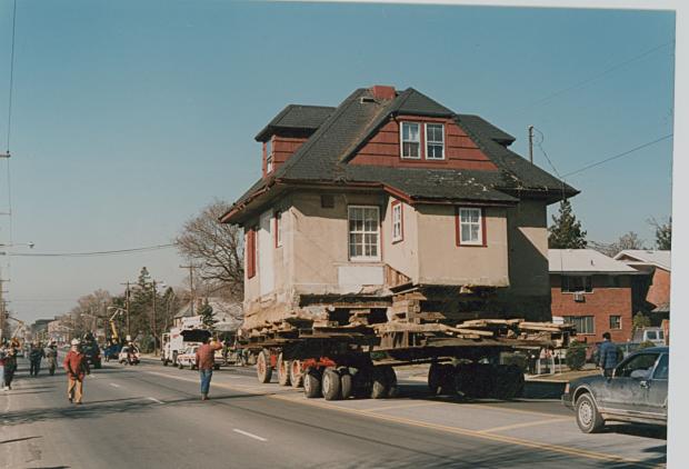 Mystery Foto #51 Solved: The Garden City Lodge on the move on March 11, 1989