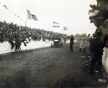 Race Profile: The 1906 Vanderbilt Cup Race- The First Use of A Checkered Flag