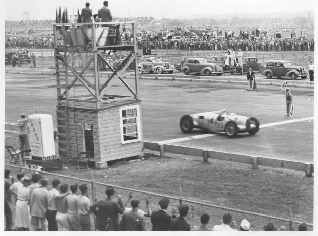 Video “Drive  the 1937 Vanderbilt Cup Race Course at Roosevelt Raceway”