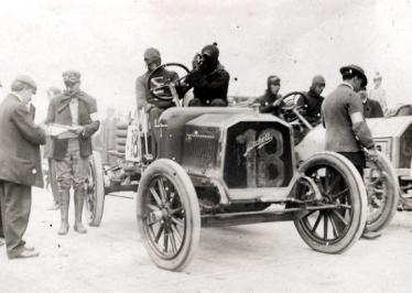 Mystery Foto #26 Solved : The J18 Mitchell racer  driven by Frank Zirbes at the Start Line