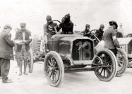 Mystery Foto #26 Solved : The J18 Mitchell racer  driven by Frank Zirbes at the Start Line