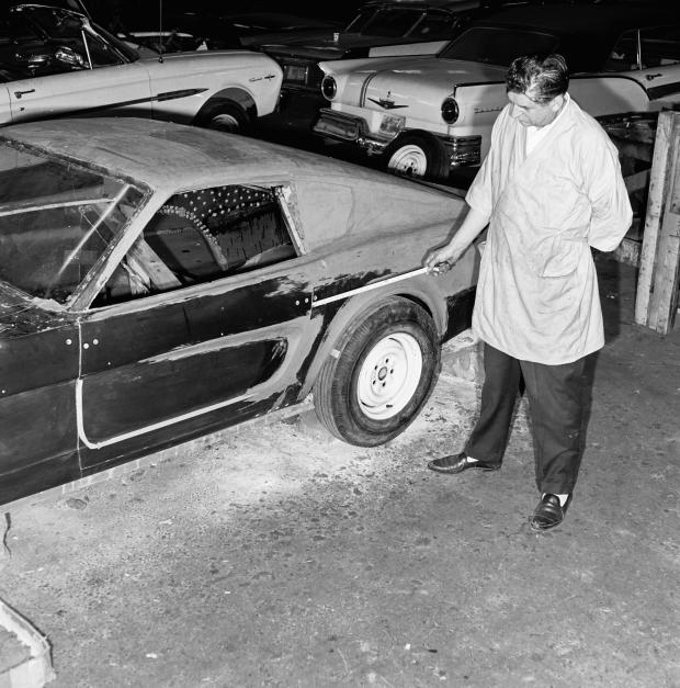 VanderbiltCupRaces.com Exclusive:63 Photos Discovered of the Mustang III Being Built at DST in 1964.