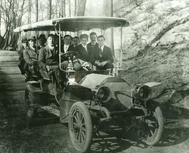 Mystery Foto #36: A Locomobile Limo with a Vanderbilt Cup Radiator Mascot