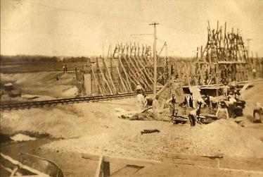  Mystery Friday Foto #50 Solved: The Westbury Avenue Motor Parkway/Trolley Bridge Under Construction