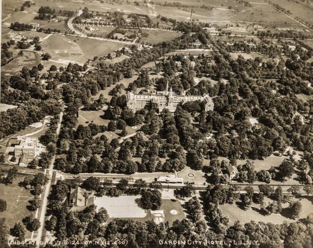 A 1924 aerial of the Garden City Hotel