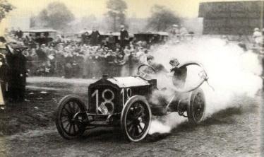 The most dramatic image of the Vanderbilt Cup Races