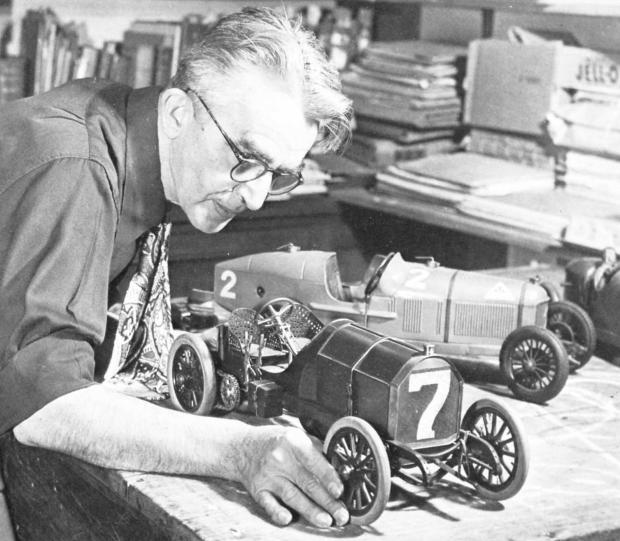 Vanderbilia: The 1905 Locomobile Model Owned by the Helck Family