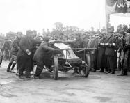 Mystery Friday Foto #43 Solved: Louis Strang’s #17 Renault needs a push