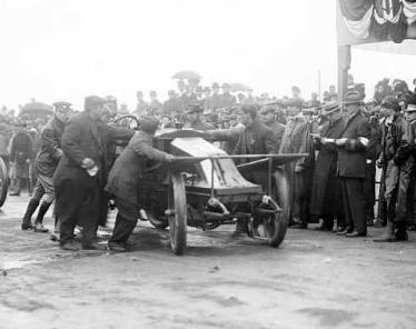 Mystery Friday Foto #43 Solved: Louis Strang’s #17 Renault needs a push
