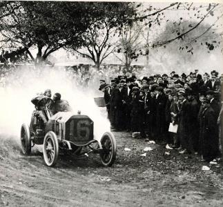 Classic Photos of “Old 16” Locomobile