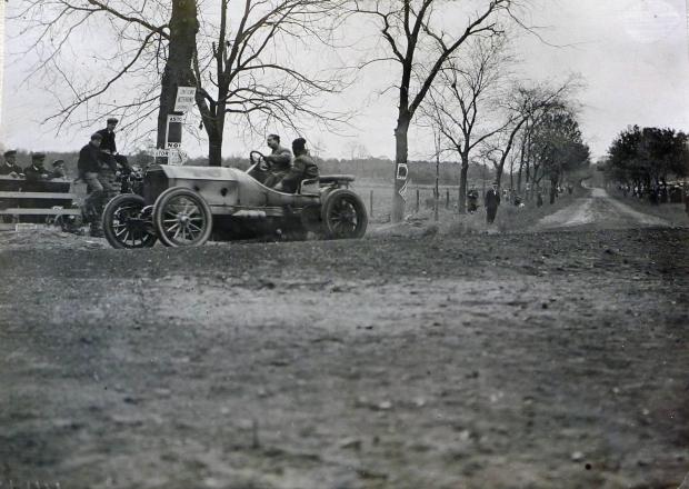 CSI Challenge: Identifying A Vanderbilt Cup Race Photo of the #18 Mercedes in 1908