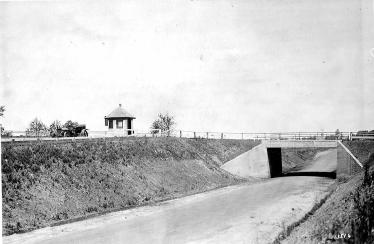 Kleiner’s Korner: The Land of the Motor Parkway Mineola Lodge (Kiosk)