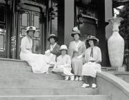Mystery Friday Foto #31: Consuelo, Birdie and Alva Vanderbilt  and the daughters of Gertrude Whitney