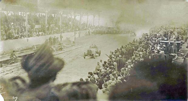 The Natural & Mystery Foto #20 Solved:#18 Mercedes and #6 Isotta During the 1908 Vanderbilt Cup Race