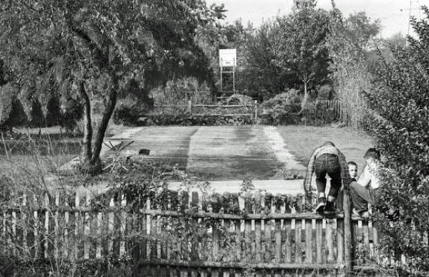 Mystery Foto #30 Solved: Motor Parkway Remnants Between Russell Road and Pell Terrace in Garden City