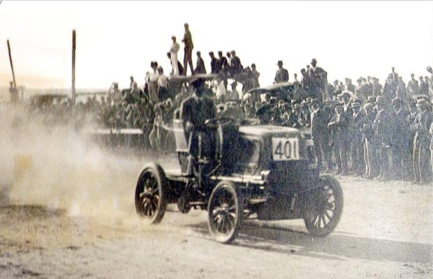 VanderbiltCupRaces Exclusive: The 1900 Newport Automobile Races  & the First Vanderbilt Cup Trophy