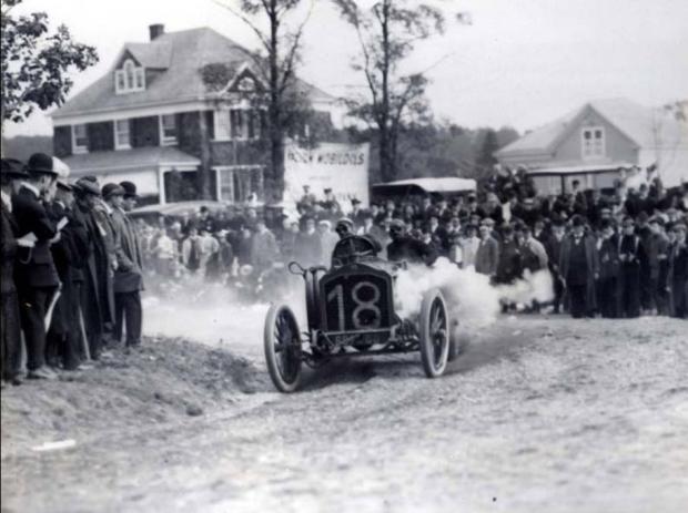 A Tribute to a 1906 Hairpin Turn Landmark in Old Westbury