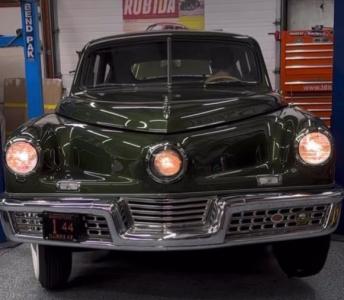 Video:&nbsp; Watch the the center headlight of Tucker 1044