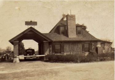 VanderbiltCupRaces.com Exclusive: Photos From the First Long Island Motor Parkway Officer