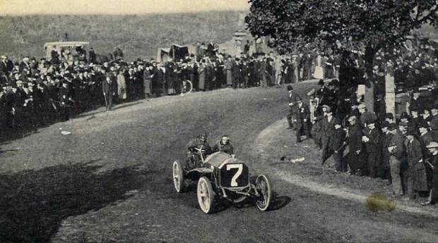 New Hyde Park Herald Courier: Vanderbilt Cup Races in New Hyde Park