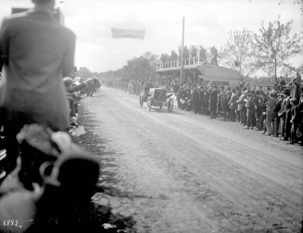 Innovations and Significance of the Vanderbilt Cup Races