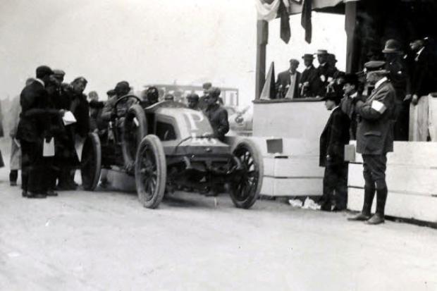 Photos from the 1908 Motor Parkway Sweepstakes