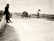 Approaching the Merrick Avenue Bridge during the 1910 Vanderbilt Cup Race
