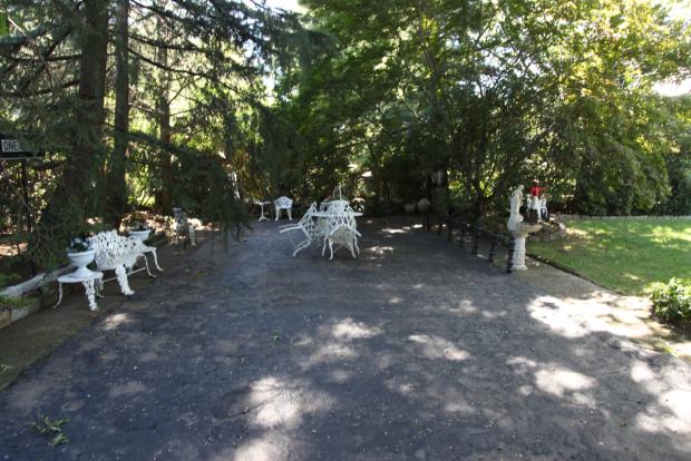 The Motor Parkway in Garden City: The  Russell Road Backyards