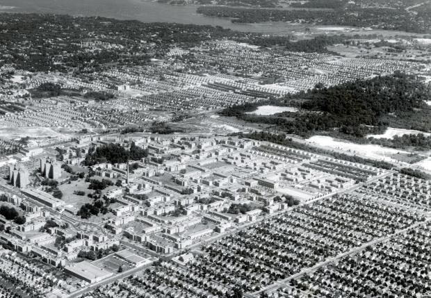 Mystery Foto #39 Solved: A 1950’s aerial view of the Motor Parkway Western Terminus in Fresh Meadows