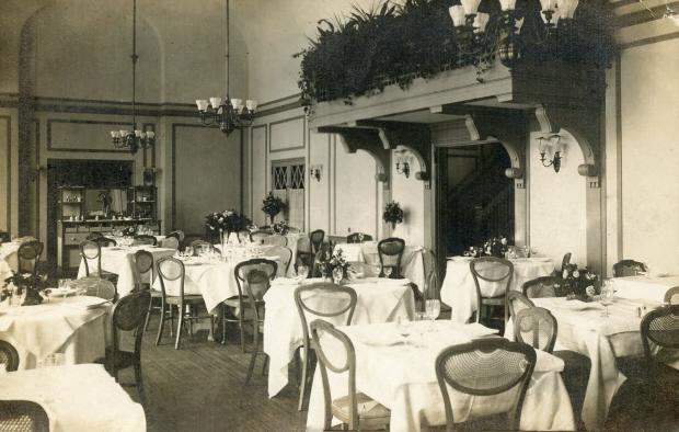 Mystery Foto #14 Solved: The Dining Room of the Petit Trianon in Lake Ronkonkoma