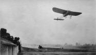 Mystery Foto #9 Solved: A Bleriot Monoplane Racing a Vanderbilt Cup Racer in 1910/1911