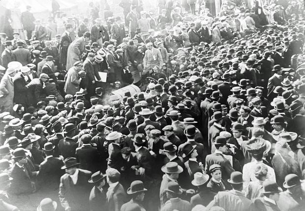 Mystery Foto #3 Solved: Vincenzo Lancia at the end of a 1905 Vanderbilt Cup Race in Mineola