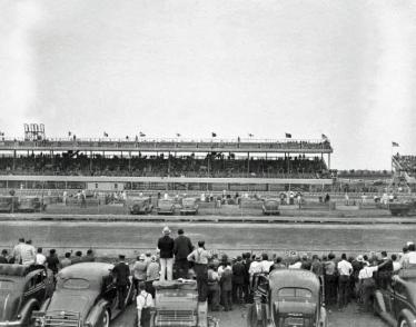 Updated: 1937 Vanderbilt Cup Race Photos From the NYC Municipal Archives