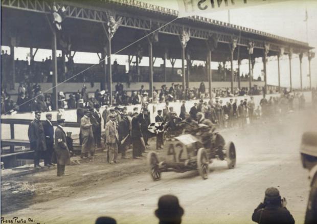 Herb Lytle Winning the 1908 Motor Parkway Sweepstakes
