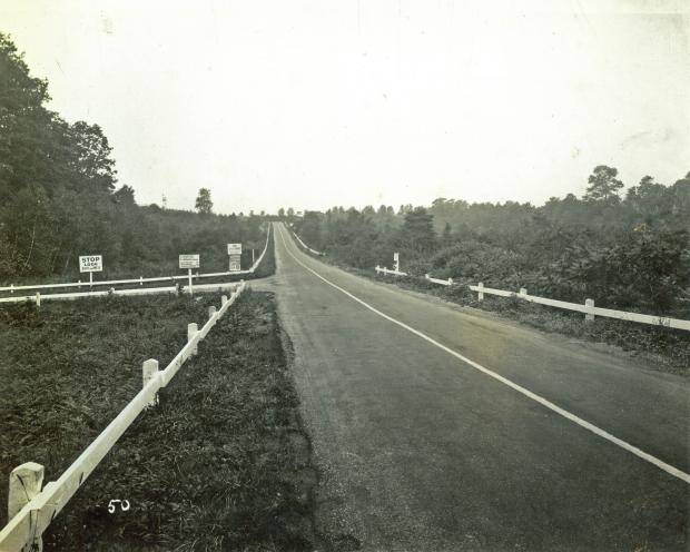 VanderbiltCupRaces.com Contest: Identify This Rare Motor Parkway Photo