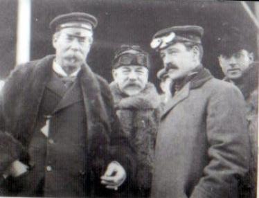 Mystery Foto #31 Solved: Four men discussing tea at  the 1909 Vanderbilt Cup Race