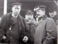 Mystery Foto #31 Solved: Four men discussing tea at  the 1909 Vanderbilt Cup Race