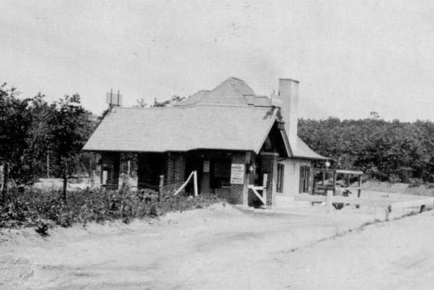 The Motor Parkway Toll Collection Structures: #12 Bethpage Lodge Updated 3/13/2017