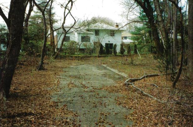 Mystery Foto #47 Solved: A House Built on the Long Island Motor Parkway Right-Of-Way