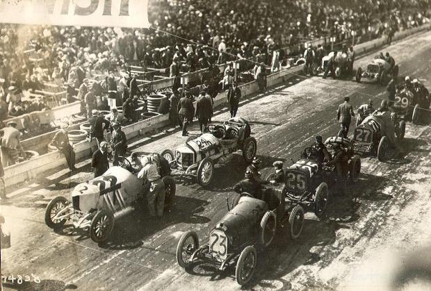 Starting Lineup: The 1912 Vanderbilt Cup Race Held in Milwaukee, Wisconsin