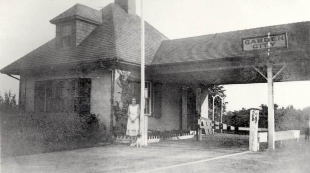 The Day the Garden City Lodge Moved- March 19, 1989