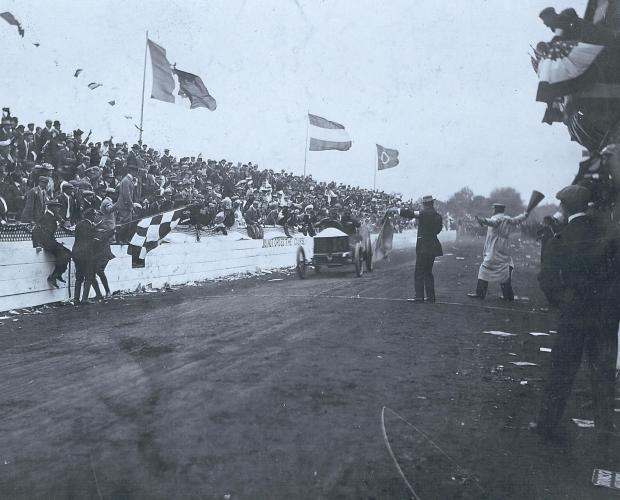 The Checkered Flags of the Vanderbilt Cup Races