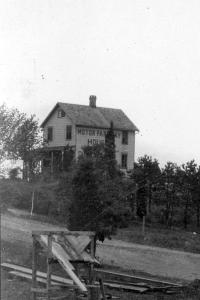 The Motor Parkway House in Central Park (Bethpage) Updated: June 25, 2014